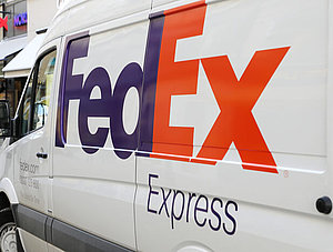 Nahaufnahme FedEx Lieferwagen 