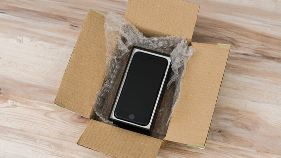 Smartphone in Paket