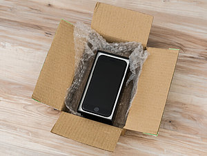 Smartphone in Paket