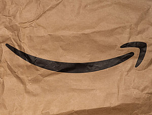 Zerknittertes Amazon-Logo