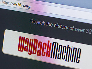 WaybackMaschine-Webseite auf Computer