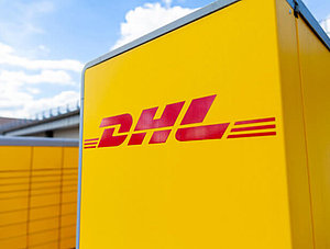 DHL-Logo an Packstation