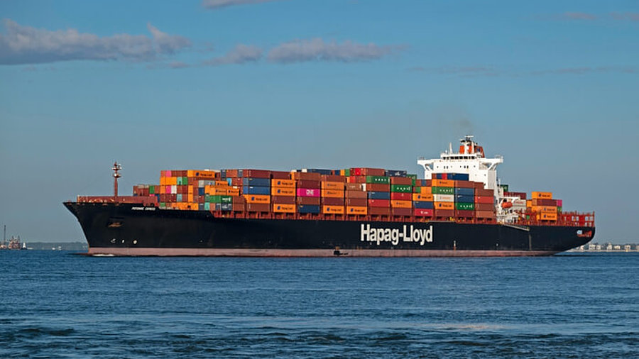 Containerschiff der Reederei Hapag Lloyd