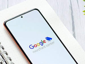 Google Shopping-Logo auf Smartphone