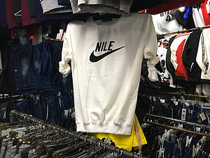 Fake-Nike-Pullover Nile