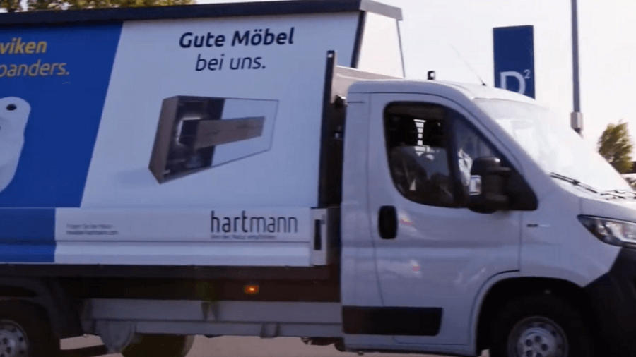 Werbetafel mit Spruch gegen Ikea