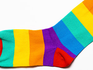 Socke in Regenbogenfarben