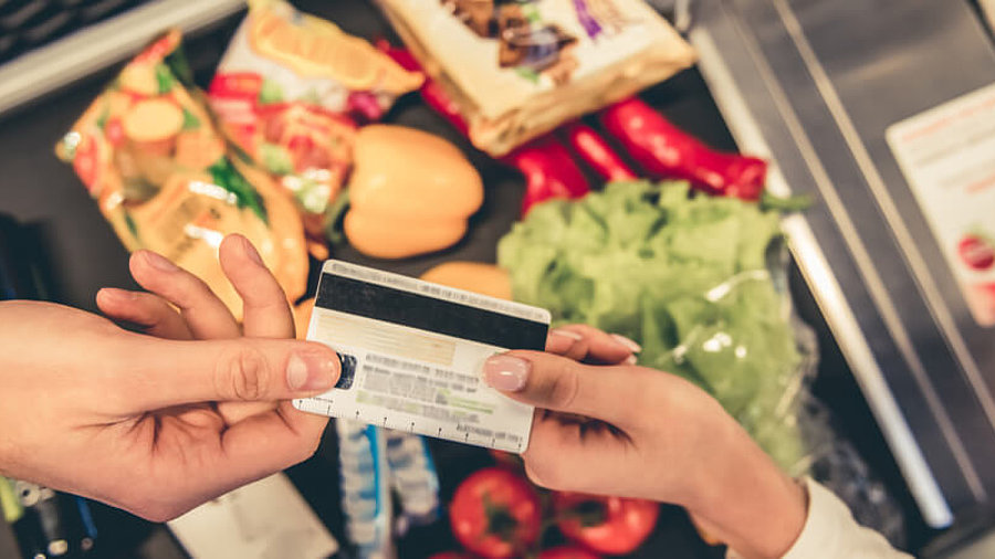 Einkauf an der Supermarktkasse