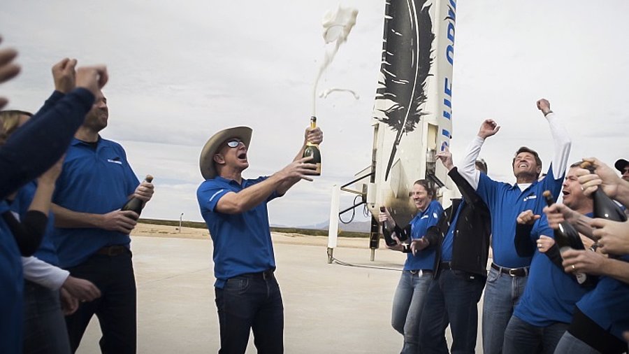 Blue Origin Team feiert