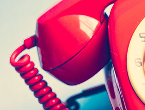 Rotes Retro-Telefon