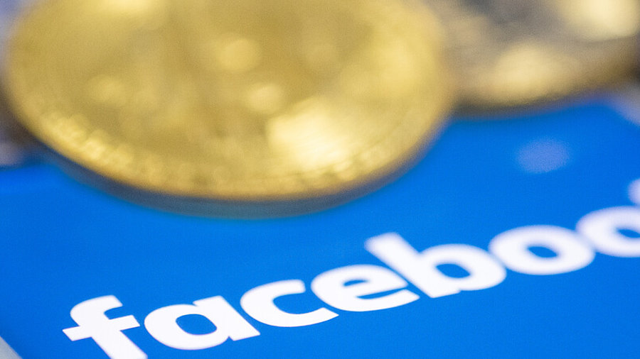 Facebook-Logo mit Geld im Hintergrund