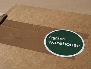 Paket mit Amazon Warehouse Sticker