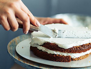 Torte, die geschnitten wird