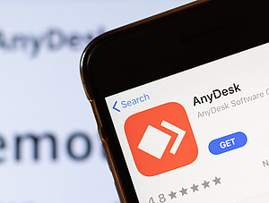 Smartphone zeigt Anydesk-App