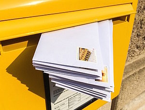 Briefe in einem Briefkasten