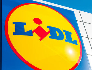 Logo der Discounter-Kette Lidl an einer Hauswand