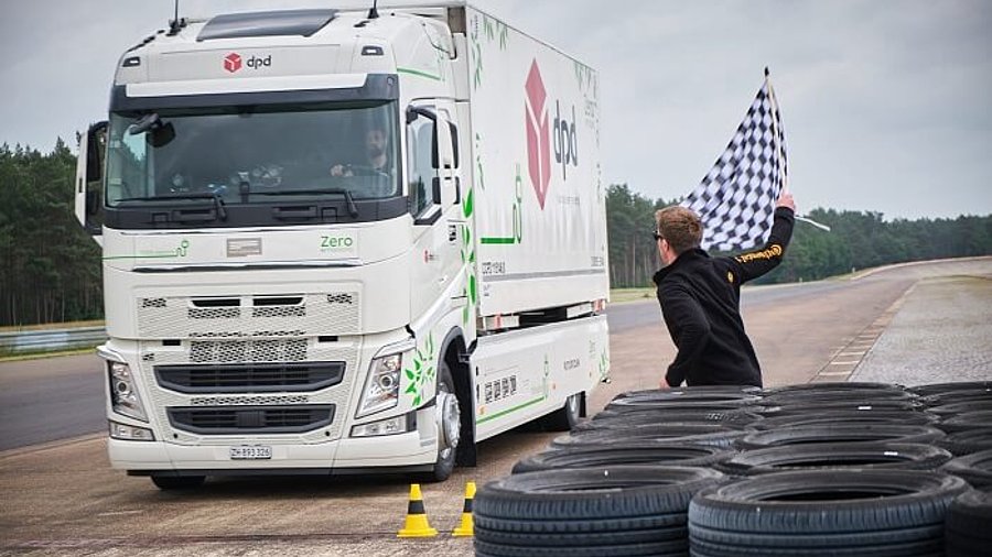 DPD E-Lkw fährt auf Contintal-Teststrecke ins Ziel