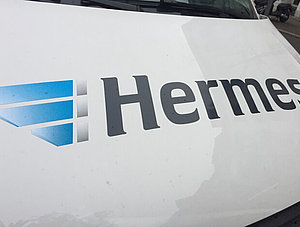 Hermes-Logo auf Fahrzeug