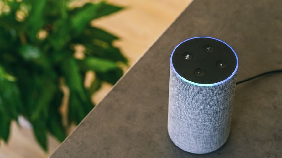 Amazon Echo: Amazons Sprachassistentin Alexa kann über smarte Lautsprecher gesteuert werden