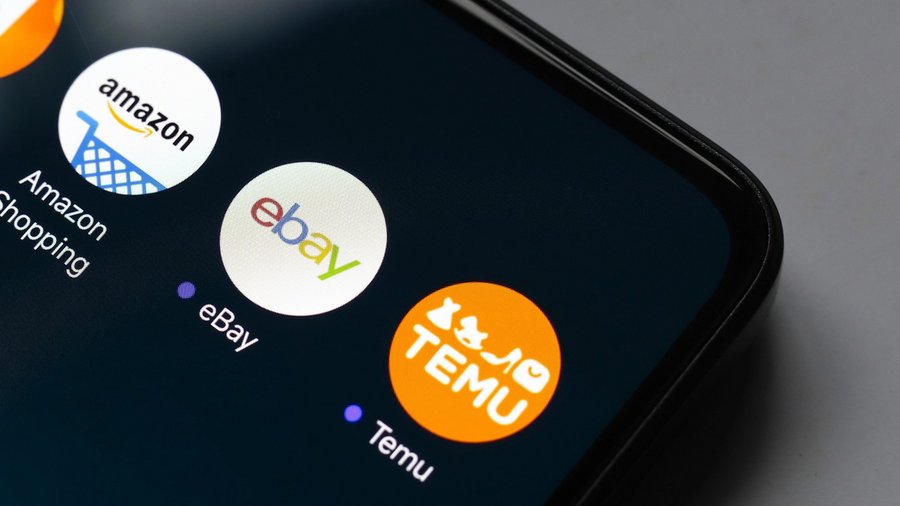 Apps der Shopping-Anbieter Temu, Amazon, Ebay und Co. auf einem Smartphone