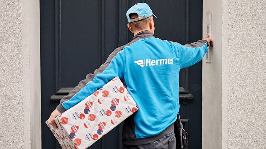 Hermes Paketbote in der Weihnachtszeit