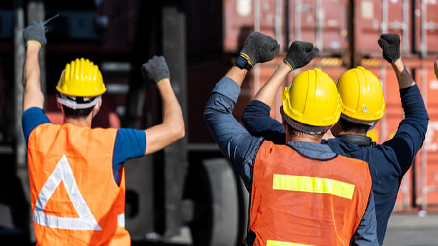 Streikende Mitarbeiter in der Logistik (Symbolfoto)