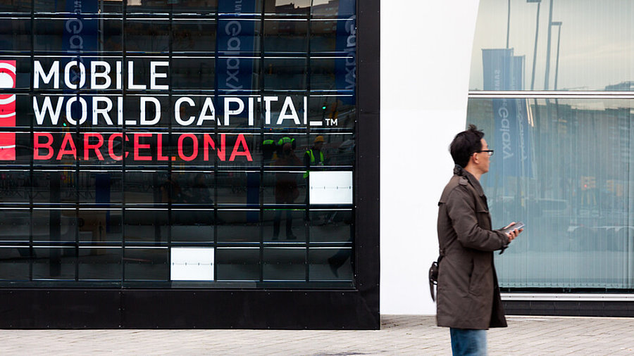 Schrifzug Mobile World Capital Barcelona an Geb&auml;ude