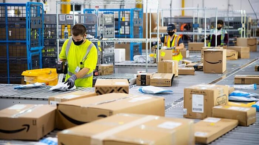 2 Mitarbeiter bei Amazon