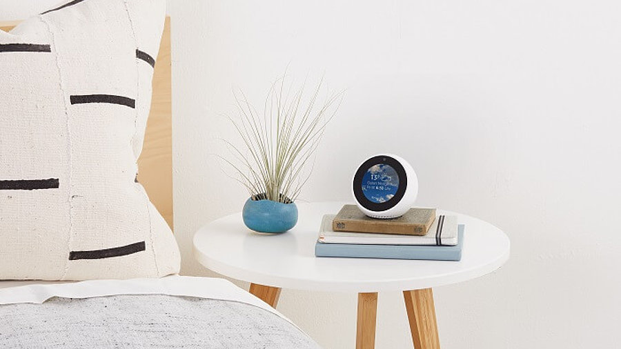 Echo Spot von Amazon im Einsatz