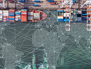 Containerhafen und Grafik mit Weltkarte und vernetzten Regionen