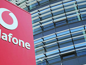 Vodafone Logo vor einem Geb&auml;ude