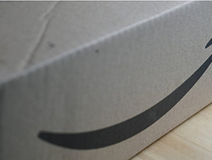 Amazon-Paket - dunkle Aufnahme