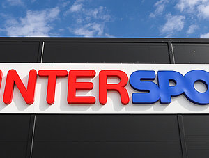 Intersport Logo an Geb&auml;ude