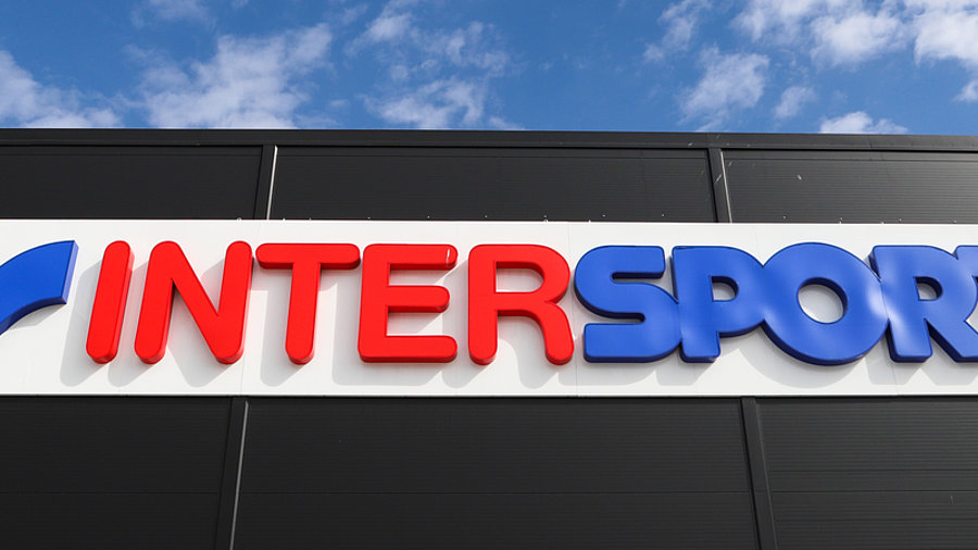 Intersport Logo an Geb&auml;ude