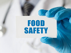 Arzt zeigt Food Safety