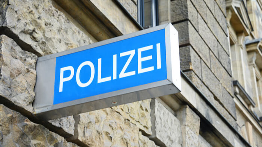 Polizeistation Schild