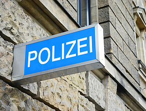 Polizeistation Schild