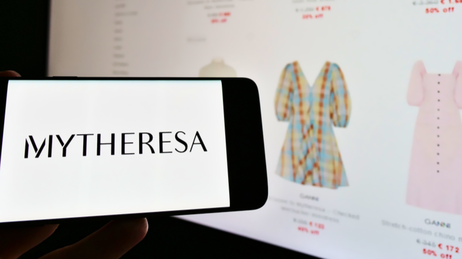 MyTheresa Logo auf Smartphone und Website