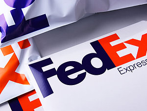 FedEx Express Logo auf Verpackung