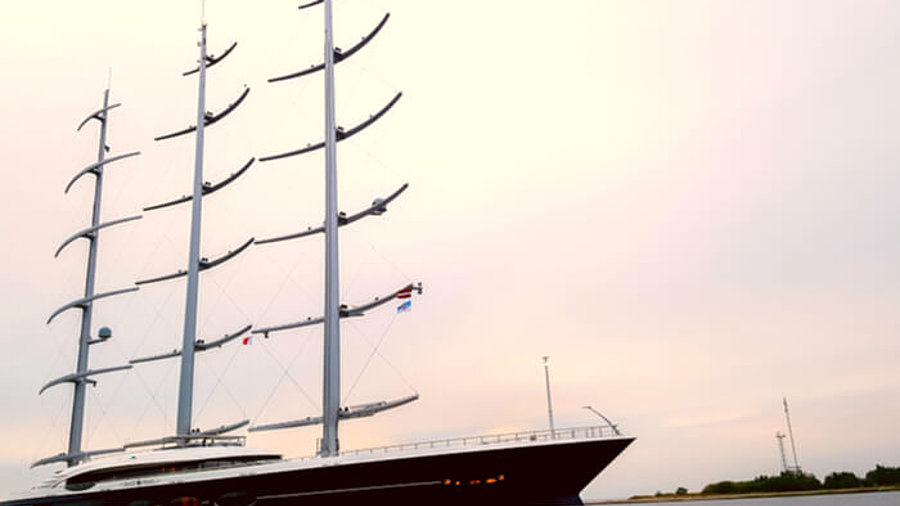 Die Superyacht „Black Pearl“ 2019 in Riga