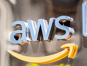 AWS Logo an Gebäudefront