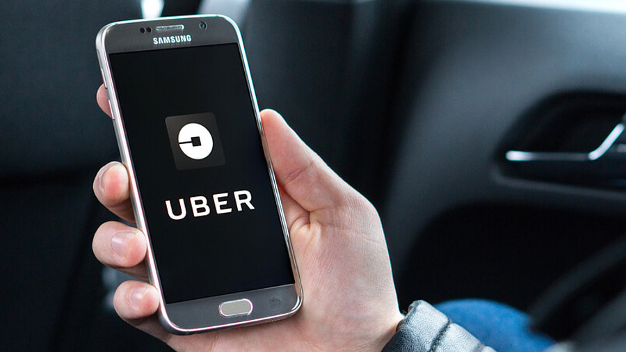 Uber-Logo auf einem Smartphone