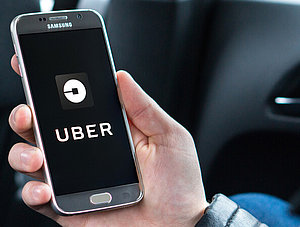 Uber-Logo auf einem Smartphone