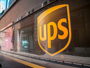 UPS Logo auf Lieferwagen