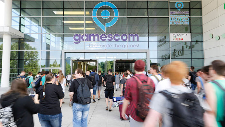 Besucher am Gamescom-Einlass