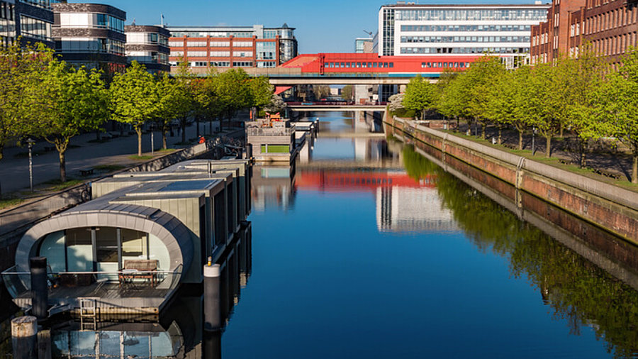 Hamburg Hammerbrook - Kanal und S-Bahn-Station