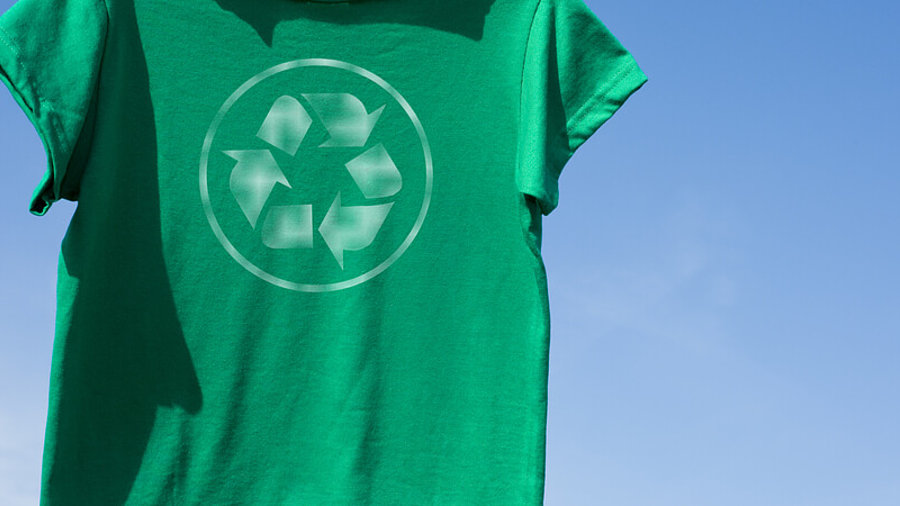 T-Shirt mit Recycle-Logo 