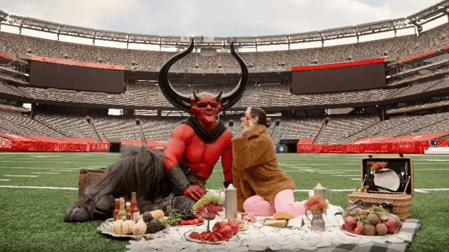 Satan und 2020 im Fu&szlig;ballstadion Date