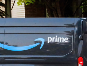 Lieferung von Paketen: Ein Amazon-Fahrzeug im Einsatz.