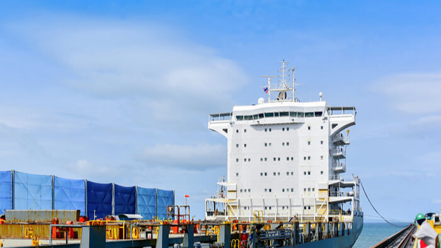 Schiff mit Container-Fracht